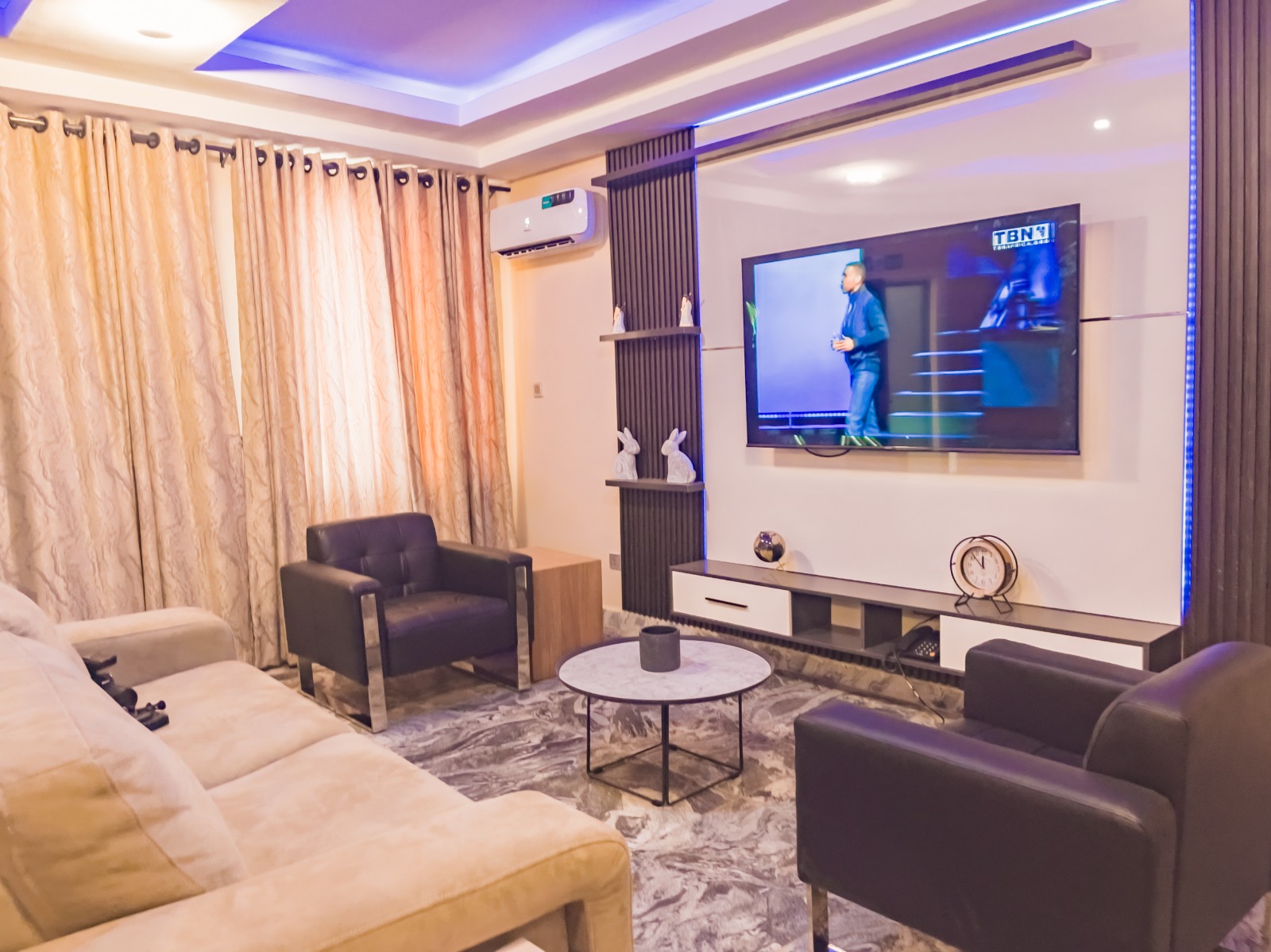 Executive 2-Bedroom Living